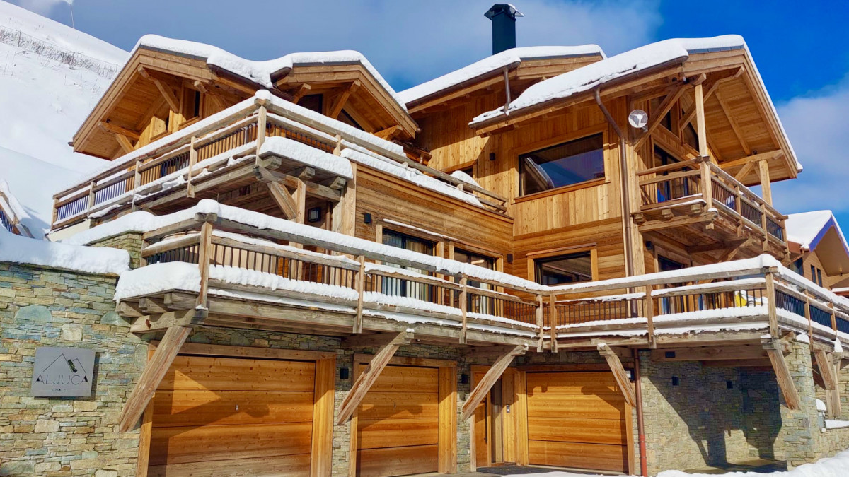 Chalets with garage or parking included