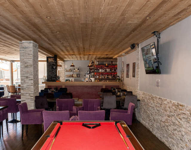 bar