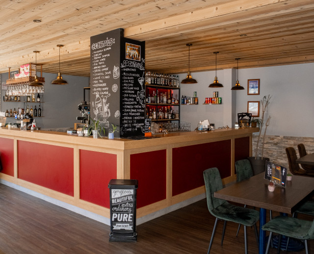 bar