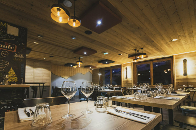 BASE CAMP LODGE - © Manu REYBOZ BASE CAMP LODGE