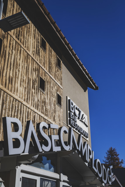 BASE CAMP LODGE - © Manu REYBOZ BASE CAMP LODGE