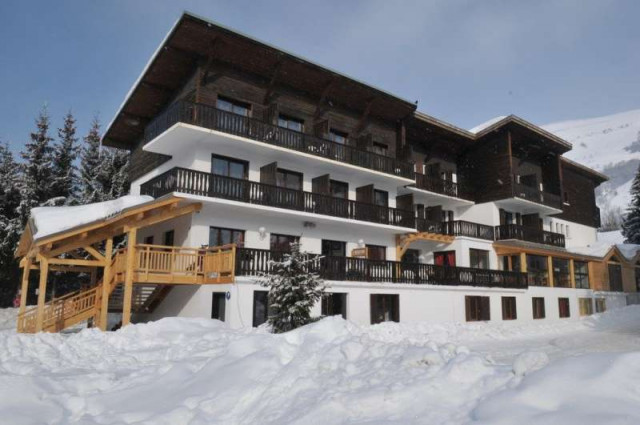 HOTEL DE LA VALENTIN - © HOTEL DE LA VALENTIN HOTEL DE LA VALENTIN