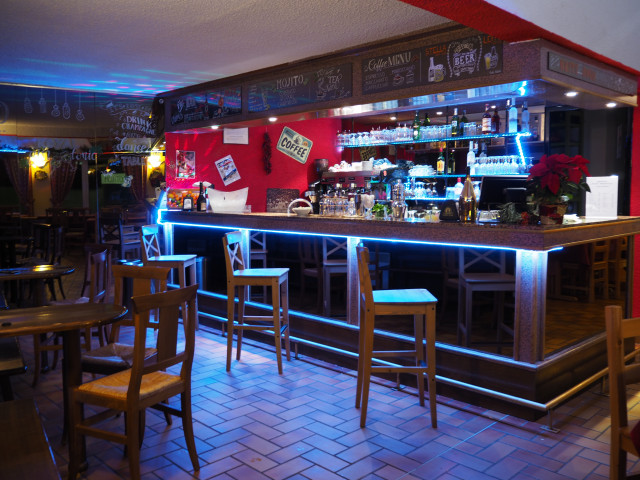 bar_4.jpg bar_4.jpg