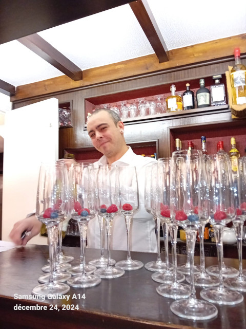 APERITIF.jpg - © ENRICA TASSO APERITIF.jpg