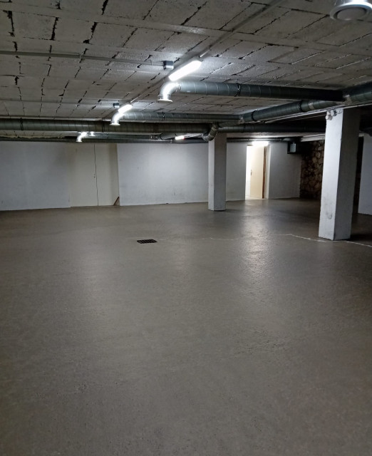 Garage 2.jpg - © ENRICA TASSO Garage 2.jpg