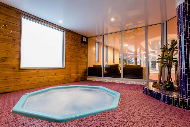 Jacuzzi - © Art Prism Jacuzzi
