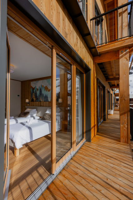 SHERPA_TRIPPLE ROOM WITH BALCONY_BALC VUE 1.jpg - © Hotel Le Sherpa SHERPA_TRIPPLE ROOM WITH BALCONY_BALC VUE 1.jpg