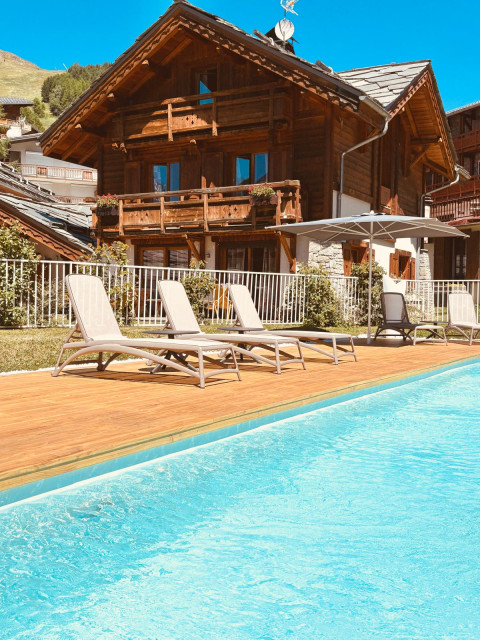 Piscine et Chalet.jpg - © ENRICA TASSO Piscine et Chalet.jpg