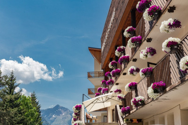 HOTEL LES FLOCONS - © HOTEL LES FLOCONS HOTEL LES FLOCONS