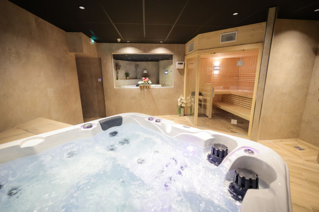 JACUZZI
