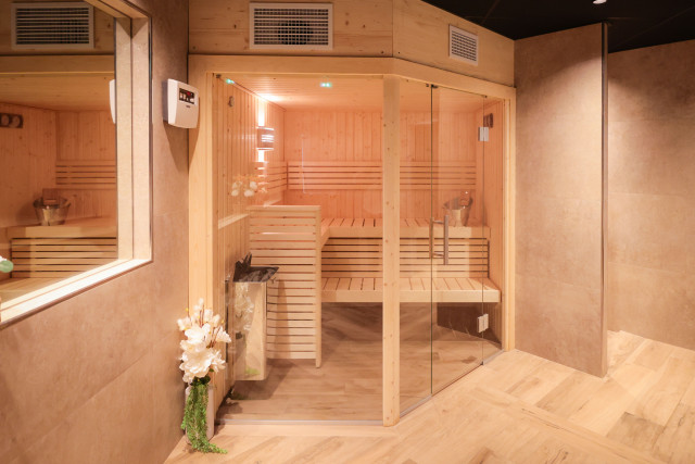 SAUNA SAUNA