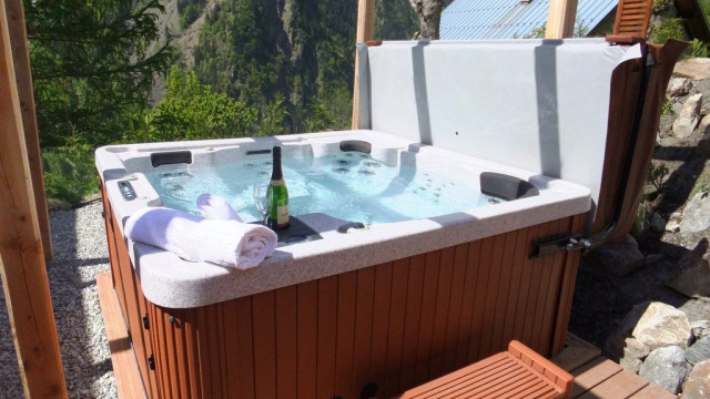 CHALET MORVILLE Jacuzzi CHALET MORVILLE Jacuzzi