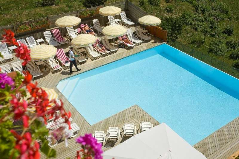 Vue exterieure piscine été