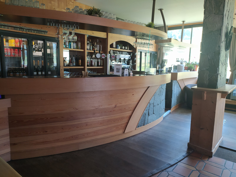 Coin salon & bar