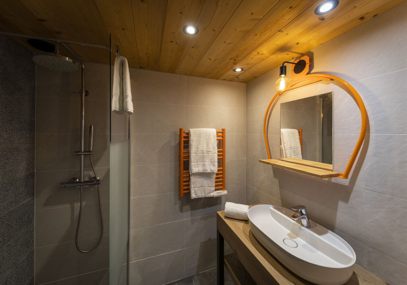 BASE CAMP LODGE Salle de douche BASE CAMP LODGE Salle de douche