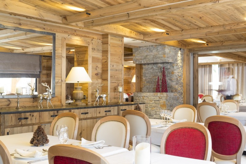 Salle de Restaurant - © Hotel les Melezes Salle de Restaurant