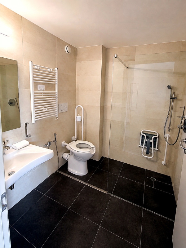 salle-de-bain-pmr-turan-optimisee-370146