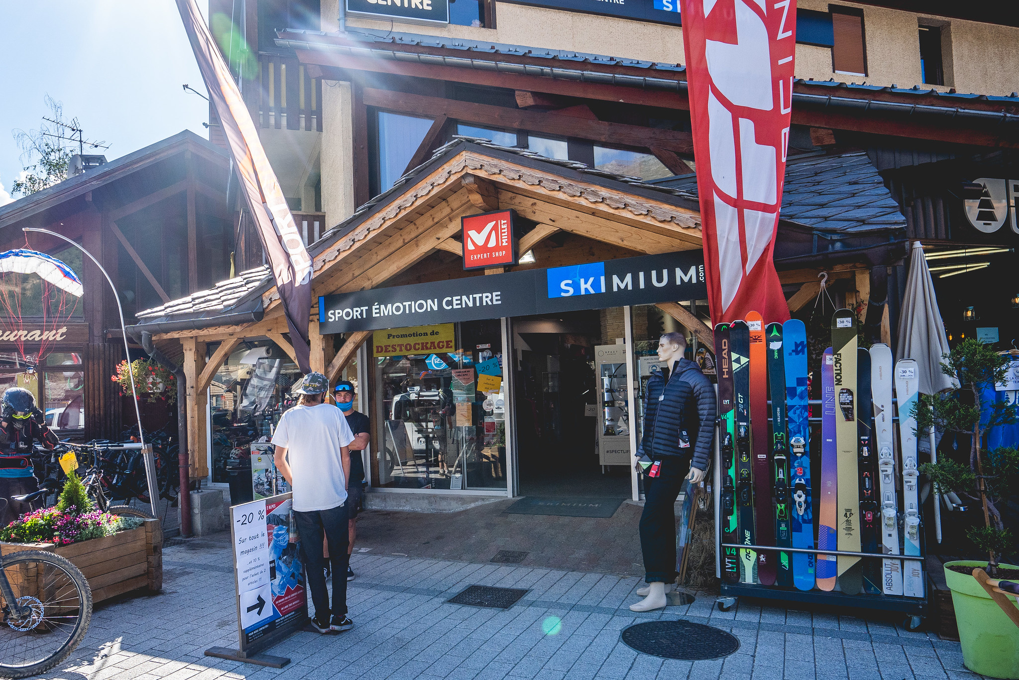 Gants VTT, Modèle Voulk, Marque R2, Neuf - location-ski-deux-alpes