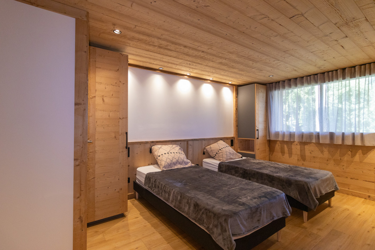 1-2-4260520 1-2-4260520