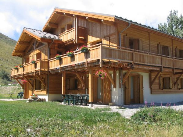 CHALET LOU CROUET Appartement 12 personnes