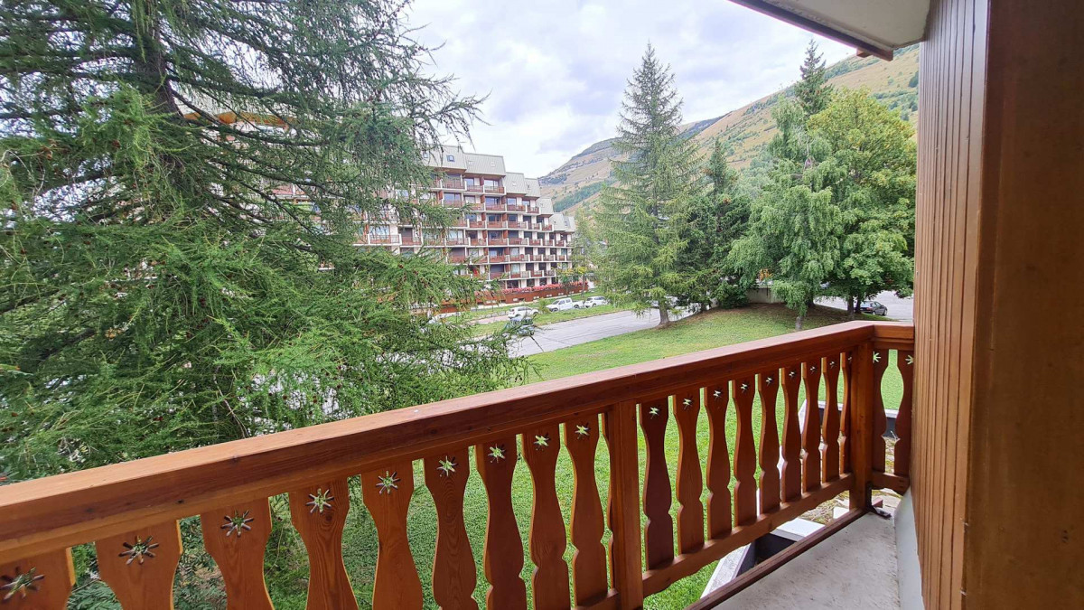 lot_no56000876balcon