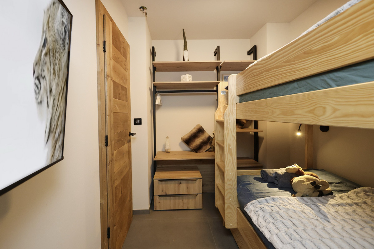 CHAMBRE 5 LOUP BLANC