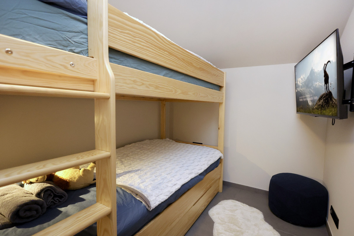 CHAMBRE 5 BIS LOUP BLANC