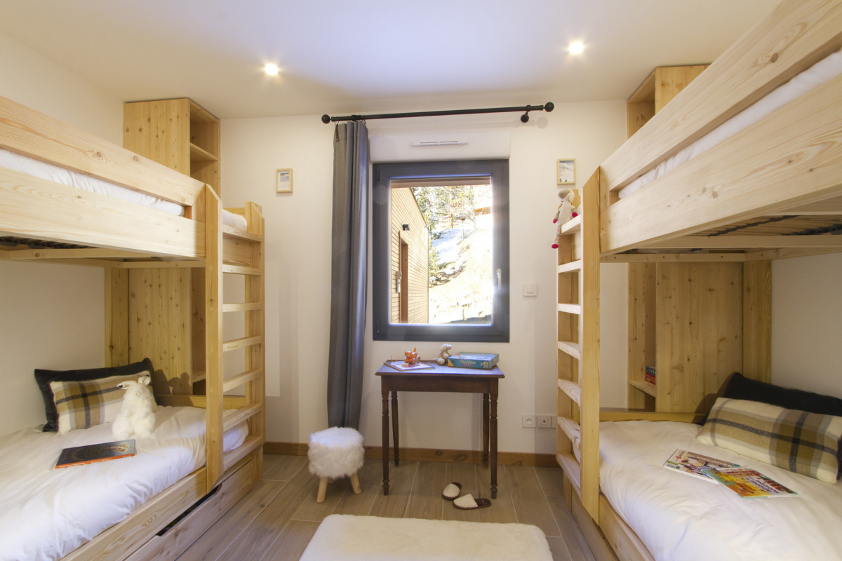 _lv_images__lot_0000000777_06_4569908