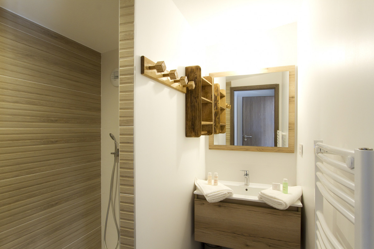 _lv_images__lot_0000000779_09_4392186