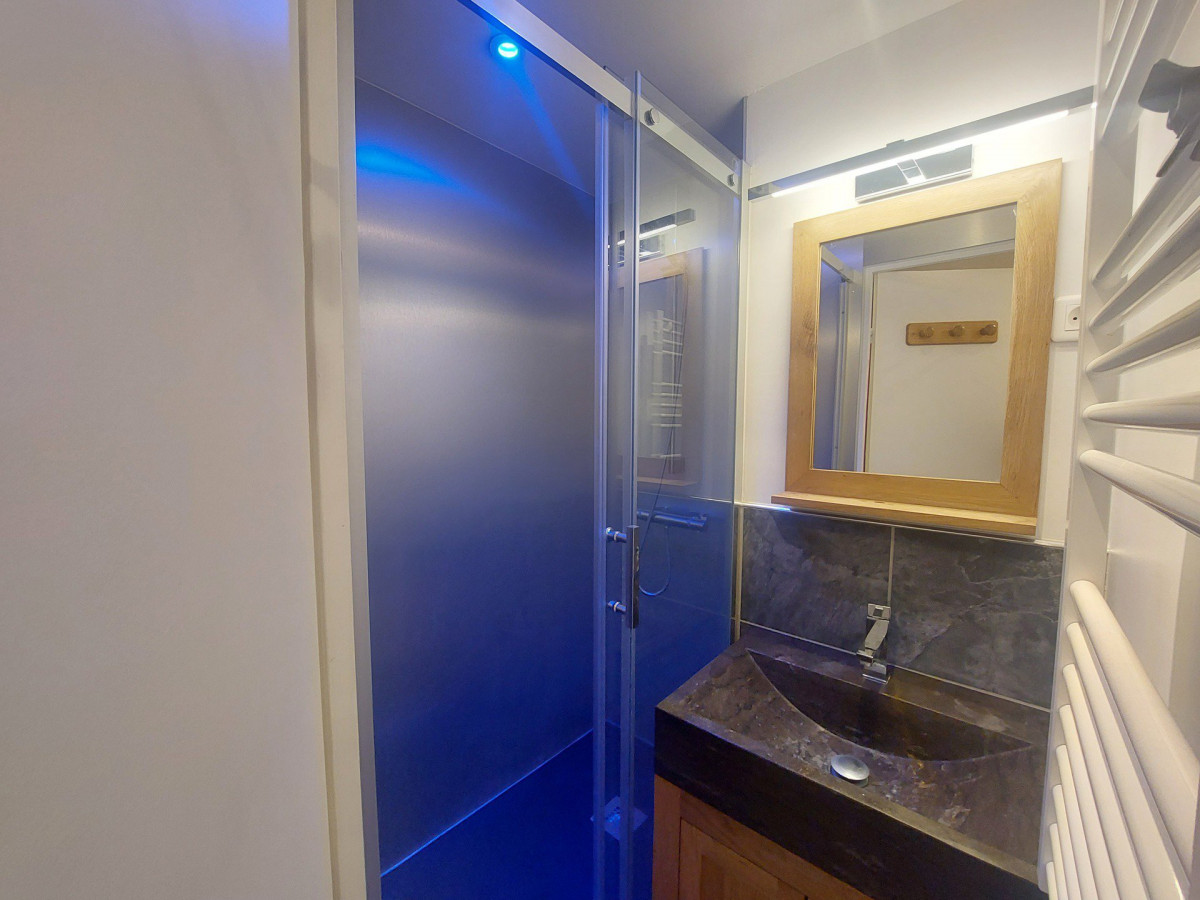 _lv_images__lot_0037250664_04_4523199