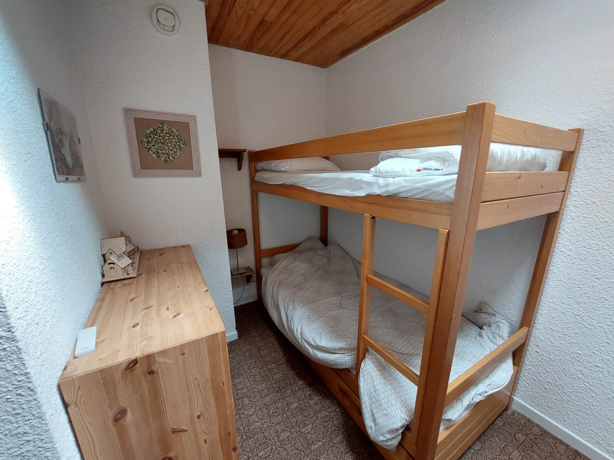 _lv_images__lot_0037250797_13_4529510