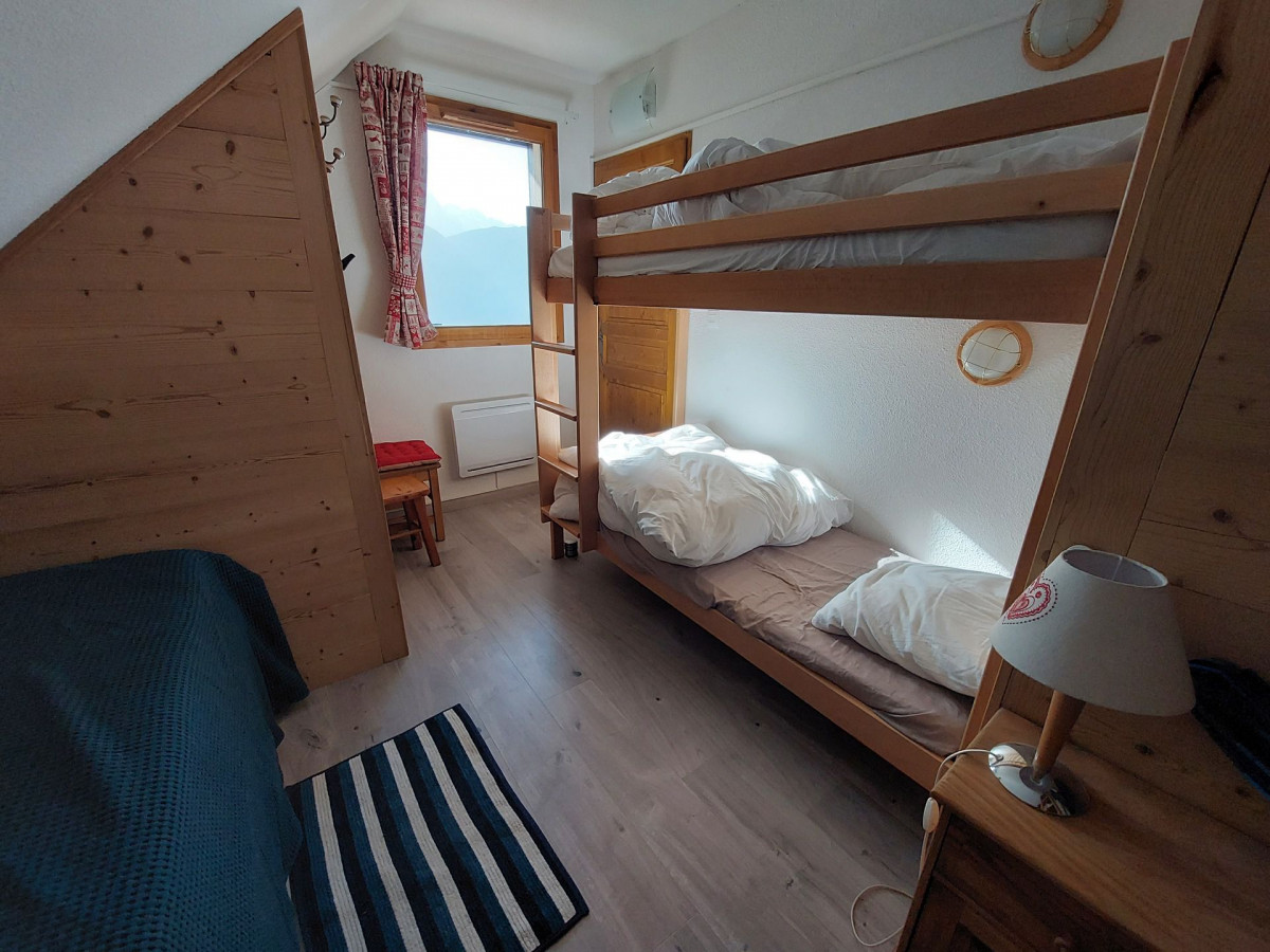 _lv_images__lot_0037251210_13_4325358