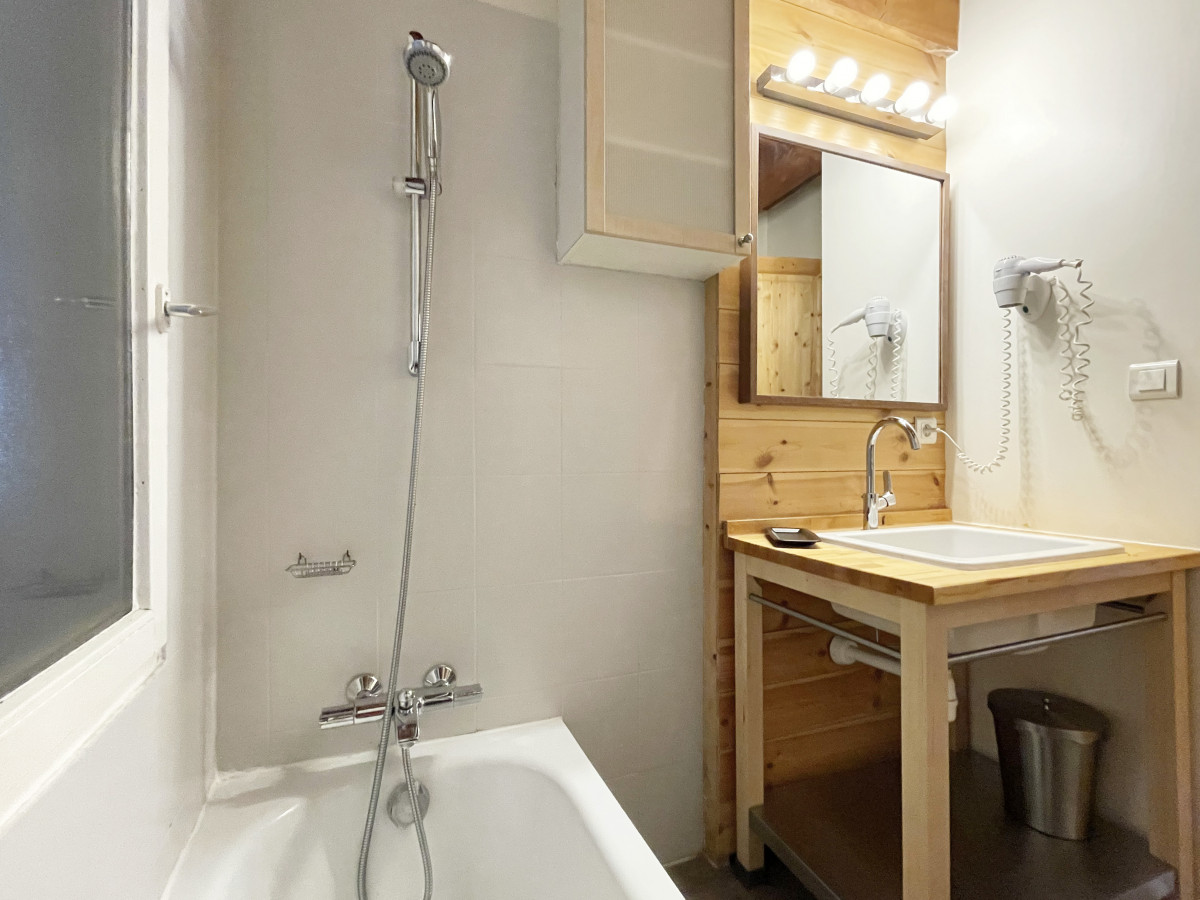 aigle-sdbbaindroite-4305388 aigle-sdbbaindroite-4305388