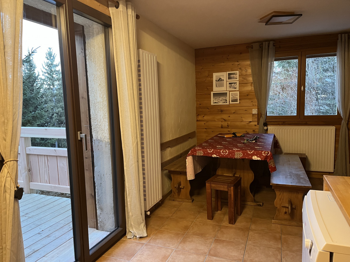 bas-salle-4341502 bas-salle-4341502