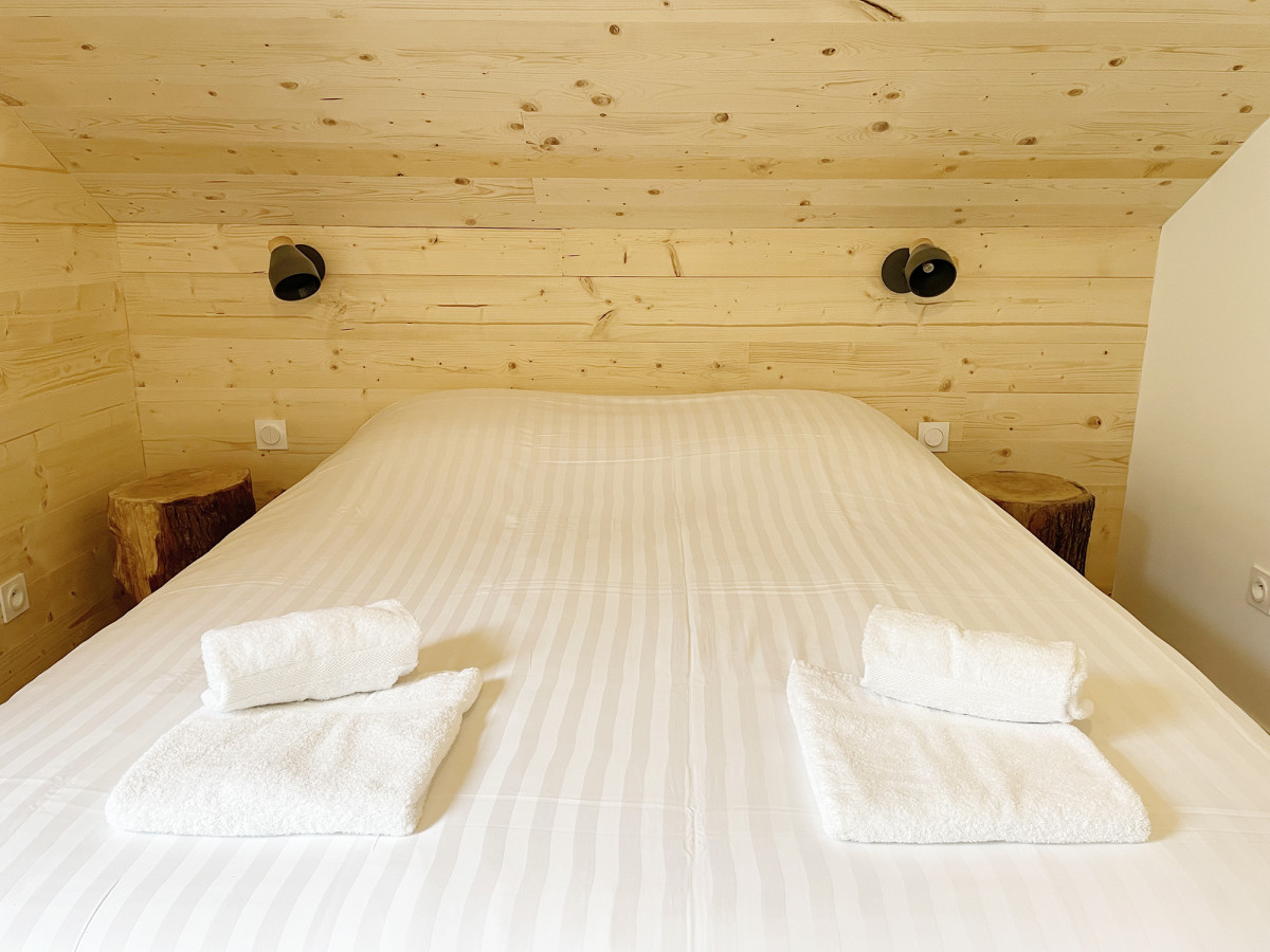 chaletdesamis-chambrehautverso2-4305399