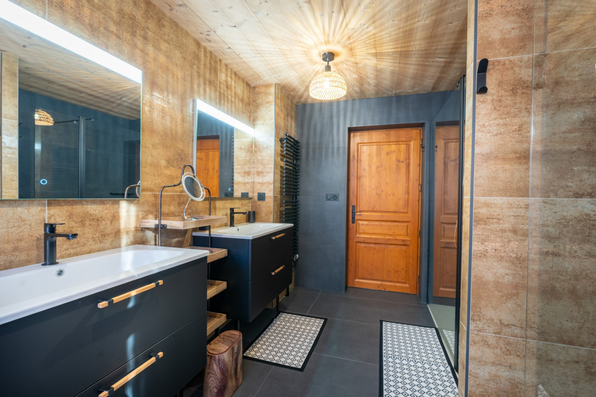 duplex-clochettes-salle-de-bain-b-4284367 duplex-clochettes-salle-de-bain-b-4284367