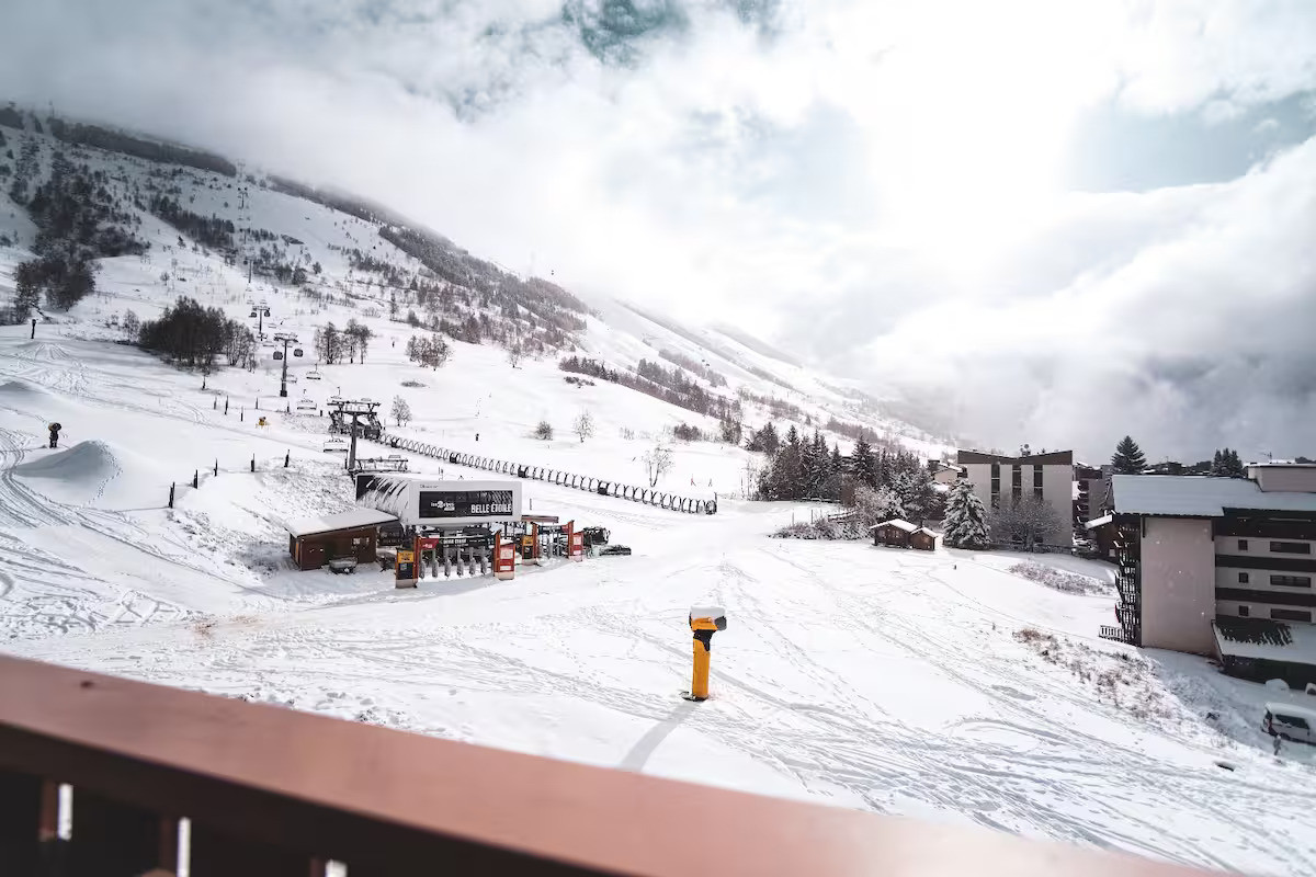 e15ede2e-725a-4d7d-b6b2-9f886b53ad2e-4228777 e15ede2e-725a-4d7d-b6b2-9f886b53ad2e-4228777