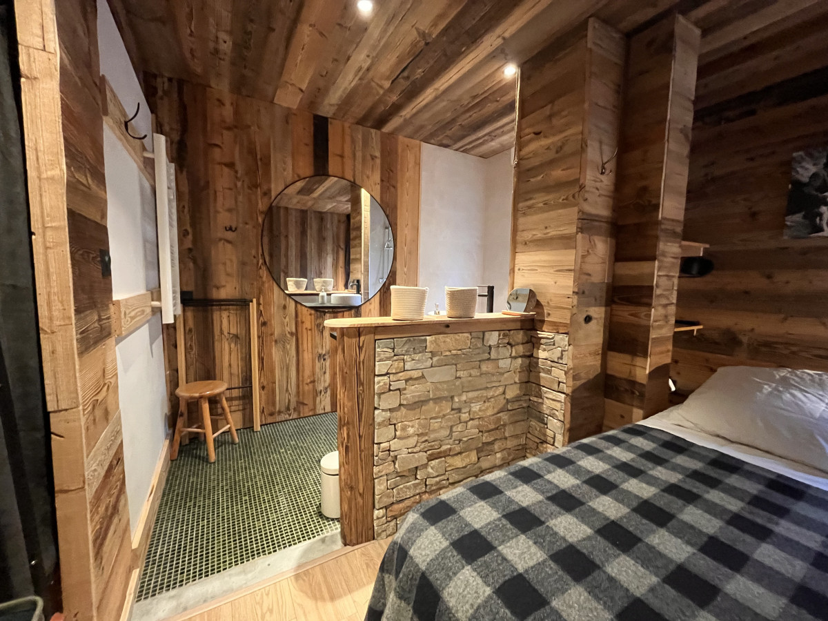 L'ALTITUDE LE REFUGE DE CHARLY Appartement 6 personnes L'ALTITUDE LE REFUGE DE CHARLY Appartement 6 personnes