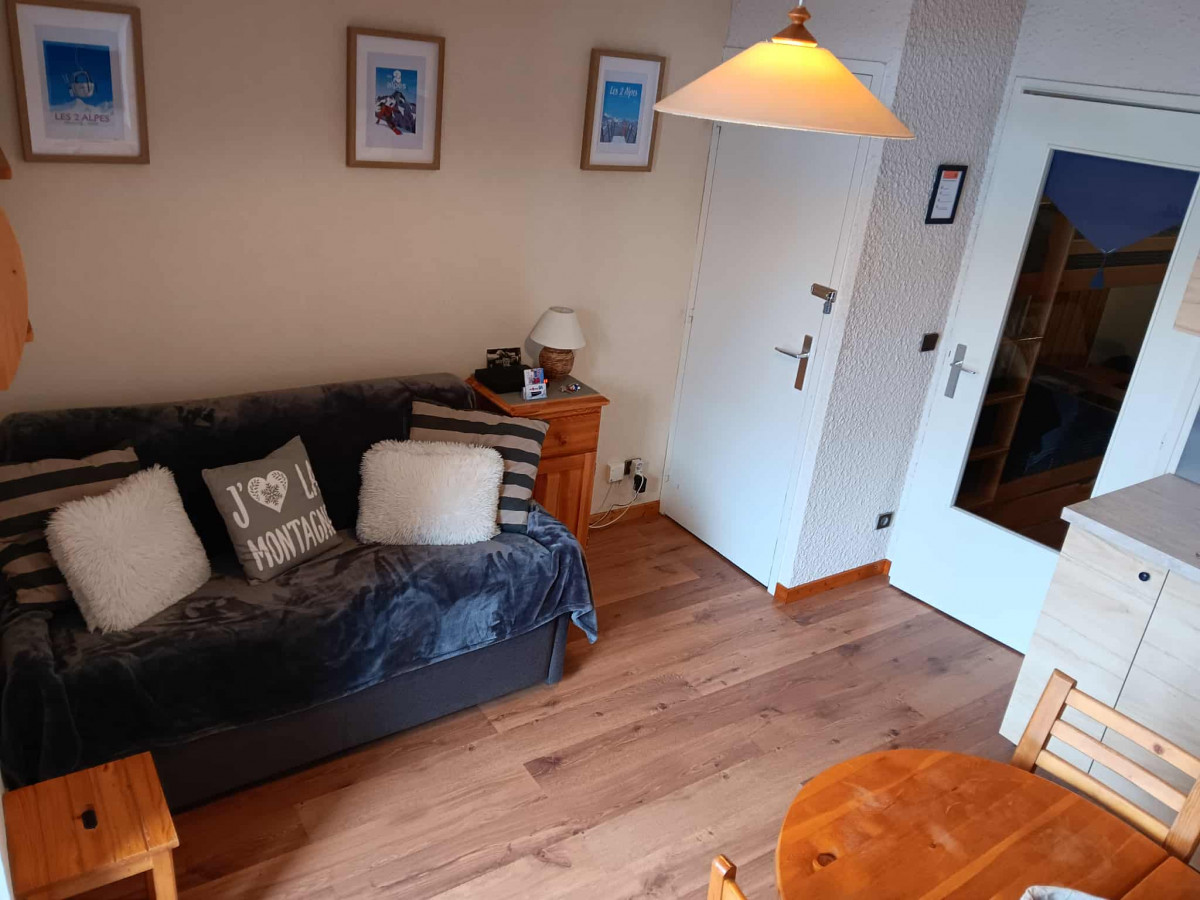 messenger-creation-47d7d8d6-7927-4a17-a533-f4b977d2bafa-1-4251561 messenger-creation-47d7d8d6-7927-4a17-a533-f4b977d2bafa-1-4251561