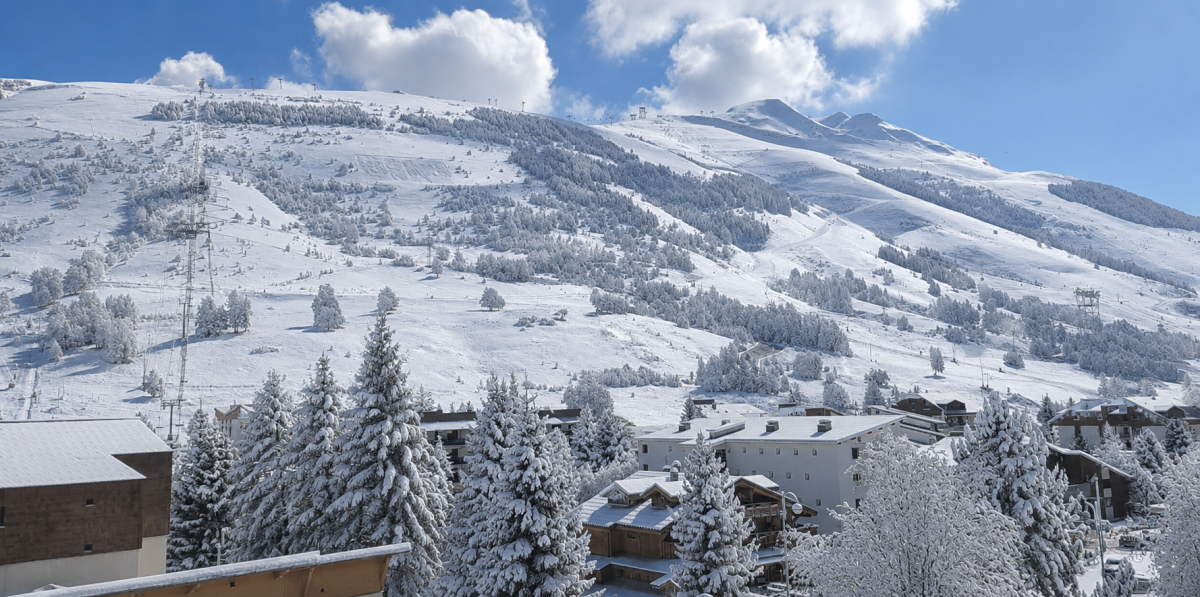 paysage-enneige-vue-balcon-5035856 paysage-enneige-vue-balcon-5035856