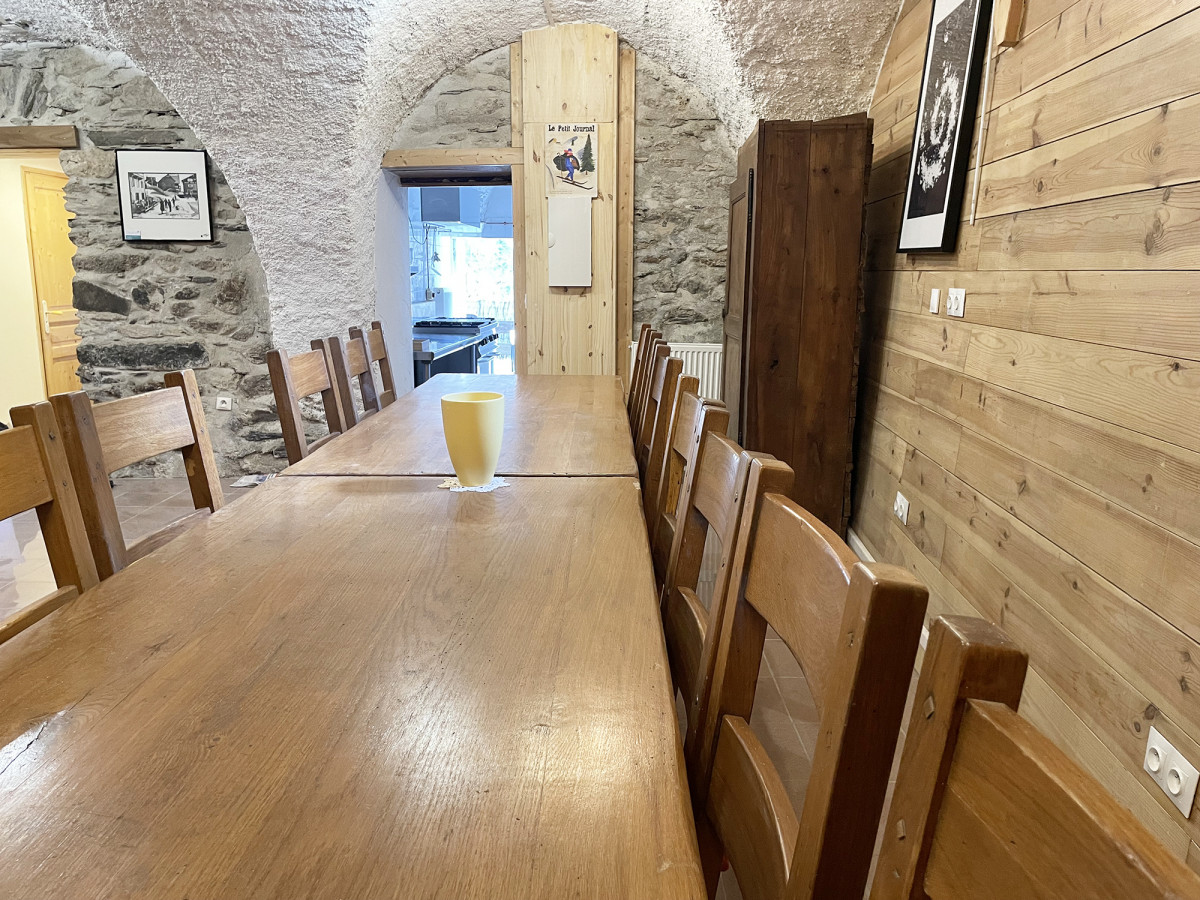 replat-table-4305352