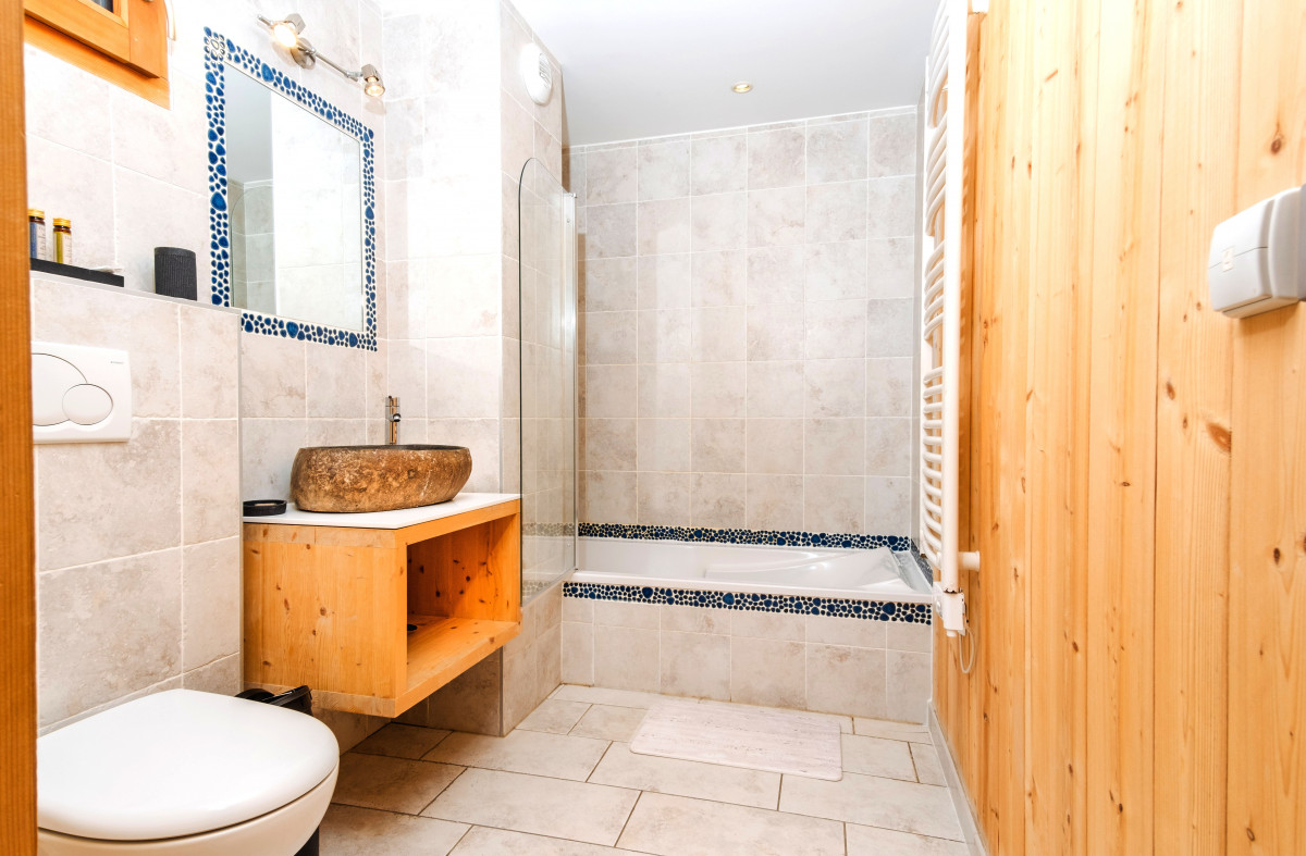 salle-de-bain-noire-4320416