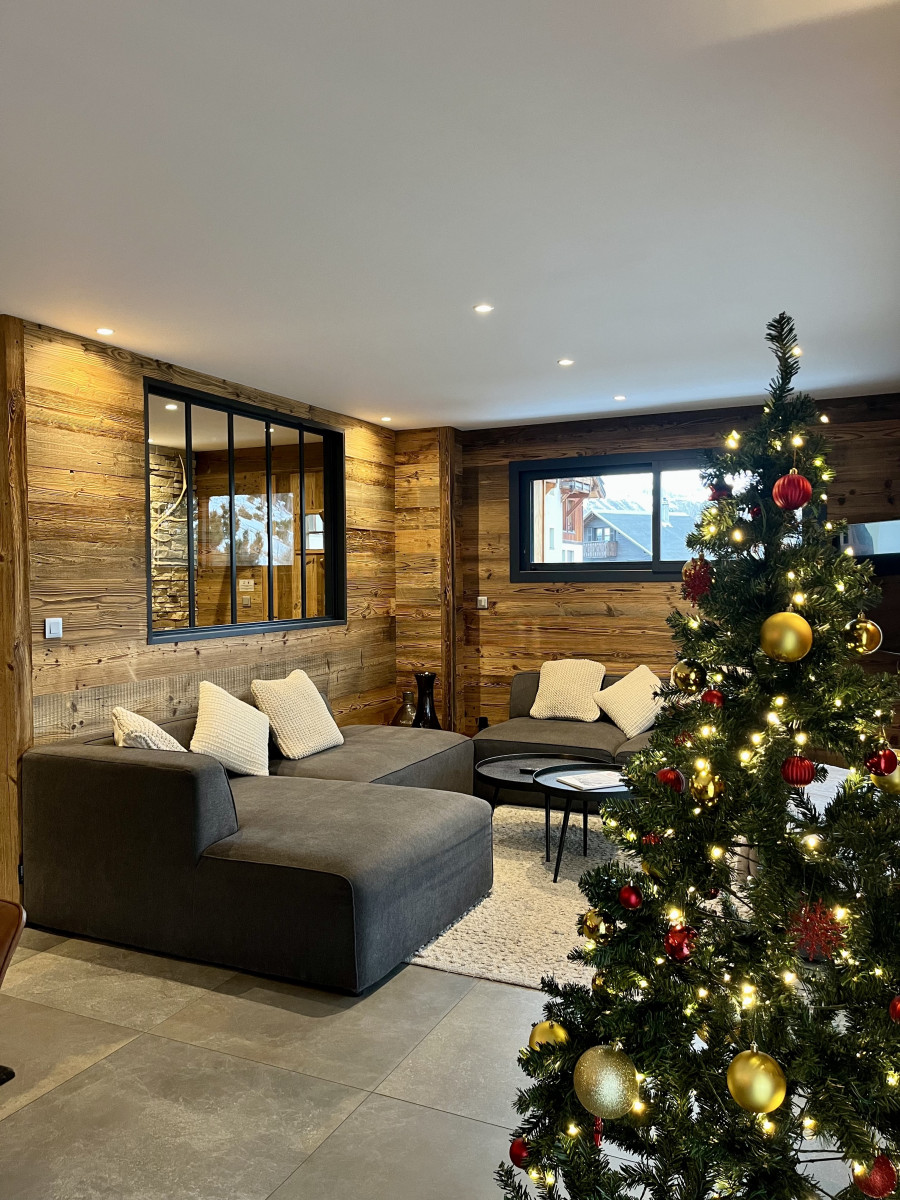 salon-avec-sapin-4287340