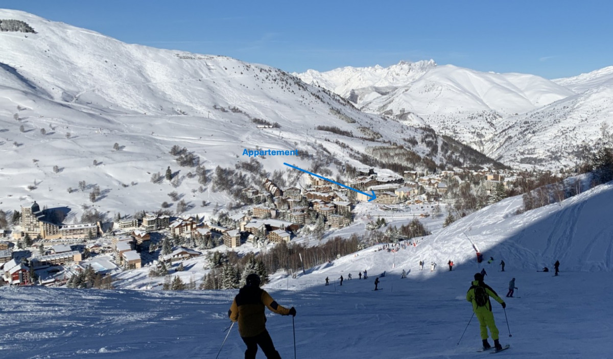 vue-appartement-depuis-piste-4159555
