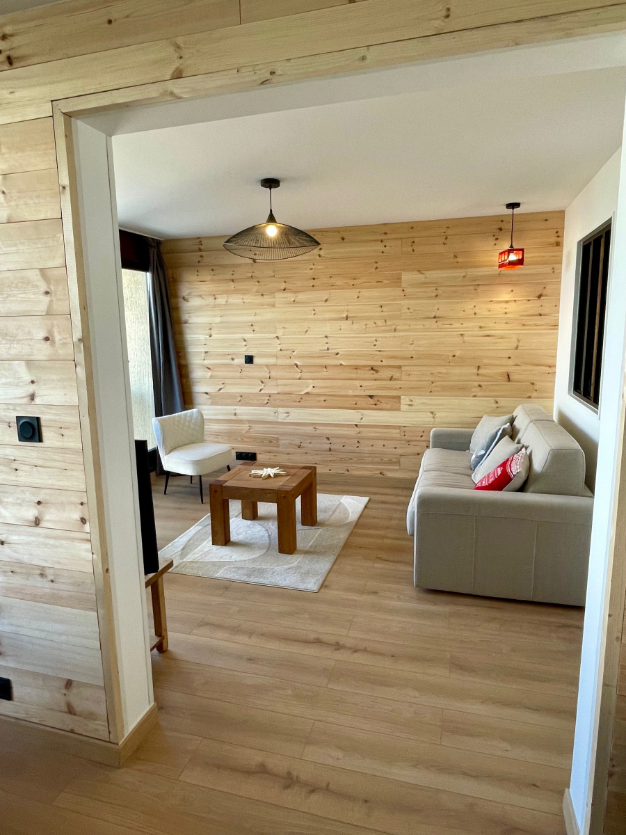 Vue sur salon depuis séjour