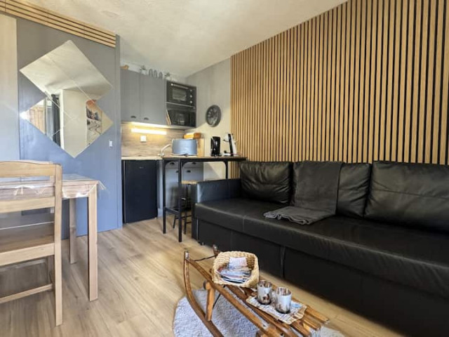 04c0f7da-b502-44f8-b2e8-55e7d971716d-4371684 04c0f7da-b502-44f8-b2e8-55e7d971716d-4371684