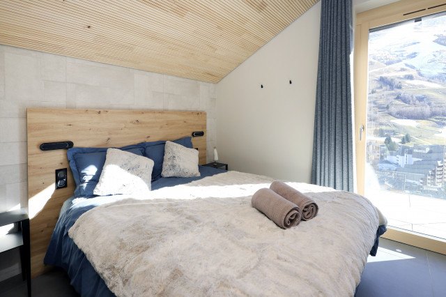 CHAMBRE 4 LOUP BLANC