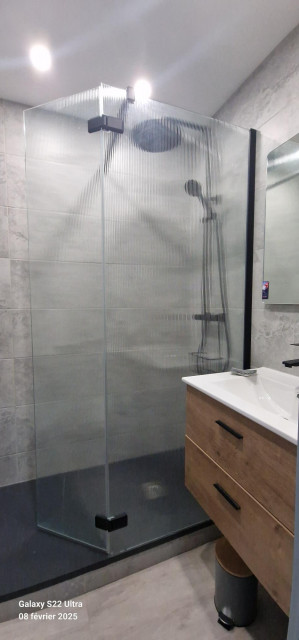 20250208-2s06-salle-de-bain-douche-2-3938052
