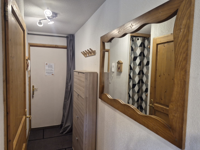 22-entr-e-1-3-miroir-5137433