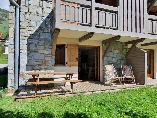 25-chalet-et-c-t-salon-5137435